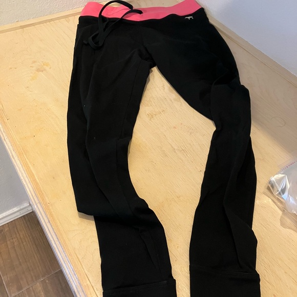 PINK Victoria's Secret Black Leggings with Vibrant Pink Waistband - Picture 1 of 3
